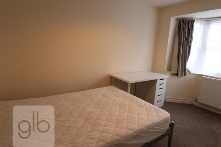 6 bedroom terraced house to rent - Photo 4