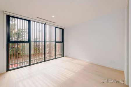 4 Bed, 3 Bath - Photo 4