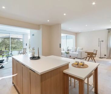 Maison à louer Valbonne - Village, Cote d'Azur, France10 000 EUR / ... - Photo 3