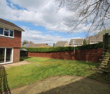 4 bedroom detached house to rent - Photo 2