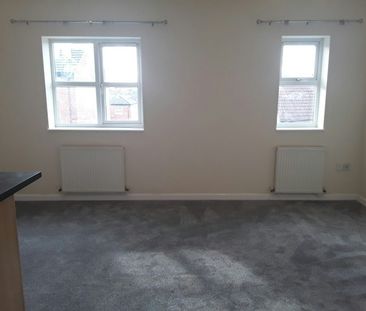 Flat to rent on - Photo 2