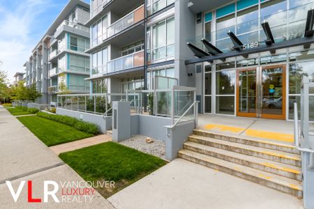 Condo in Vancouver West Side, BC - Photo 4