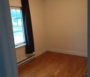 Drummondville 5 1/2 1 étage Dans un Duplex - Photo 3
