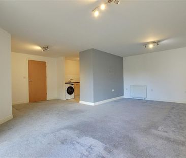 Ovaltine Court, Kings Langley - Photo 3