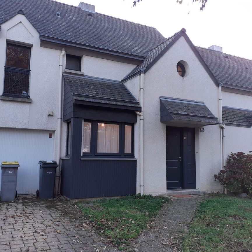 Pour visiter, appeler le 02.23.55.91.17 Située avenue de Cork à Rennes maison de 1988 traversa... - Photo 1