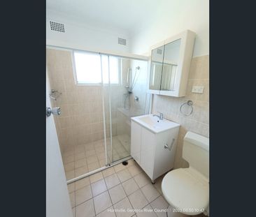 New painting & curtains, sunny TOP FLOOR UNIT with good views !!! - Photo 4