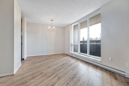 For Lease - 2000 Jasmine Crescent Unit# 412, Beacon Hill North - South and Area, Ontario - Photo 4