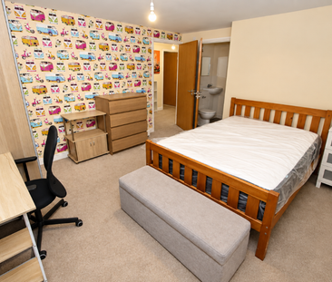 3 bedroom apartment to rent - Photo 4