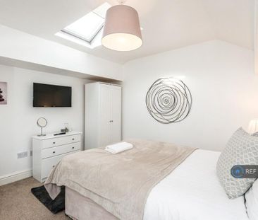 6 bedroom terraced house to rent - Photo 3