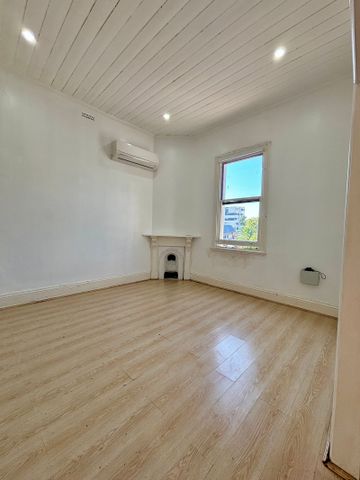 SPACIOUS APARTMENT IN IDEAL LOCATION - Photo 2