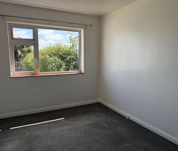 2 bedroom bungalow to rent - Photo 2