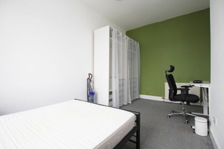 Clarkston Road, Muirend, Glasgow - Photo 2