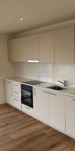 First rental: Fantastic apartments directly at the train station - Photo 4