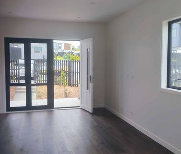 Near new 2 bedrooms home - Photo 3