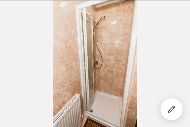 Bedsit, Spellow Lane, L4 - Photo 1