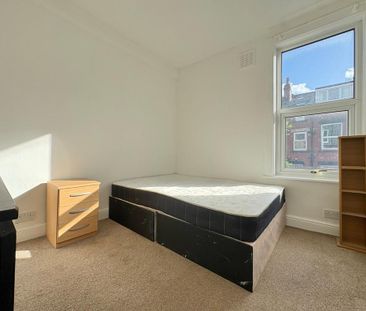 4 bedroom terraced house to rent - Photo 2