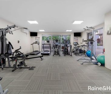 Spacious Modern Apartment in the Heart of Indooroopilly - Photo 5