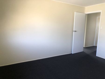 3 BEDROOM HOME IN SLADE POINT - Photo 2