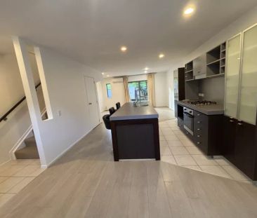 Sunny two bedroom townhouse in Private complex - Photo 1