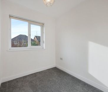 3 bedroom end of terrace house to rent - Photo 2