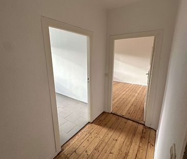 geräumige 1-Raum-Wohnung mit Wannenbad und Fenster, Herd/Ofen+Spüle, Keller, PKW-Stellplatz - Foto 2