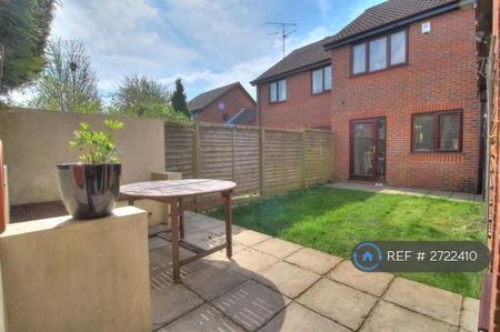 2 bedroom semi-detached house to rent - Photo 2