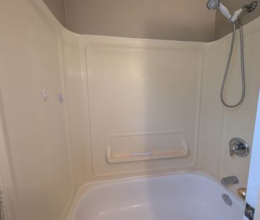 All Inclusive 2 Bedroom Upper Unit in St. Catharines!! - Photo 5