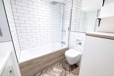 Kelly Close, Shepperton, TW17 - Photo 3