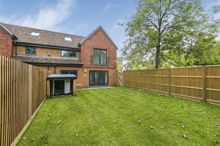 3 bedroom semi-detached house to rent - Photo 3
