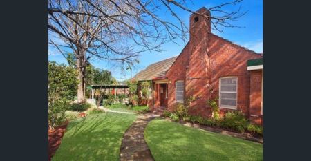 Exquisite Single-Level Family Residence in Coveted Killara Locale - Photo 2