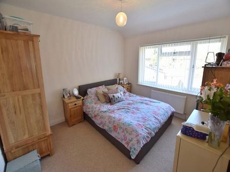 3 Bedroom Semi Detached Available Arranging tenancy - Photo 4