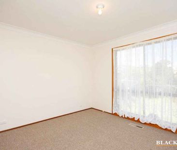 Family Home with mountain views - Photo 4