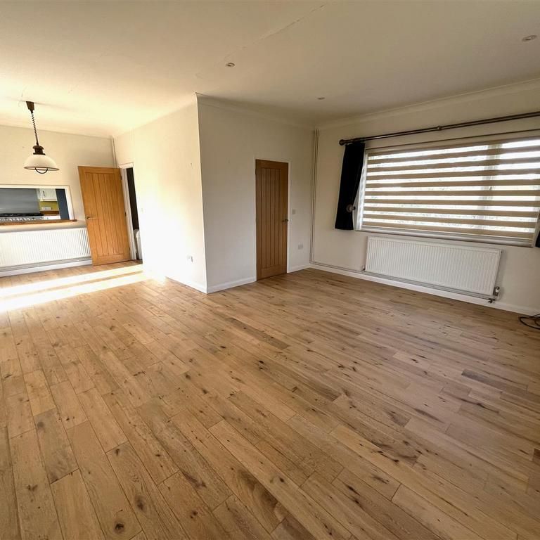 3 bedroom detached bungalow to rent - Photo 1