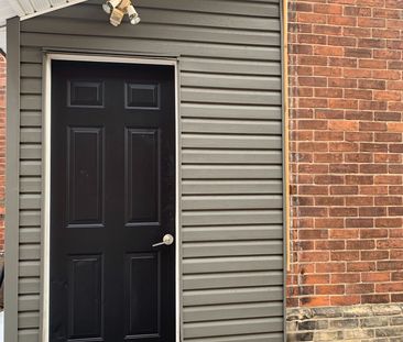 For Lease - 172 Dunlop Street, Barrie, Ontario - Photo 3