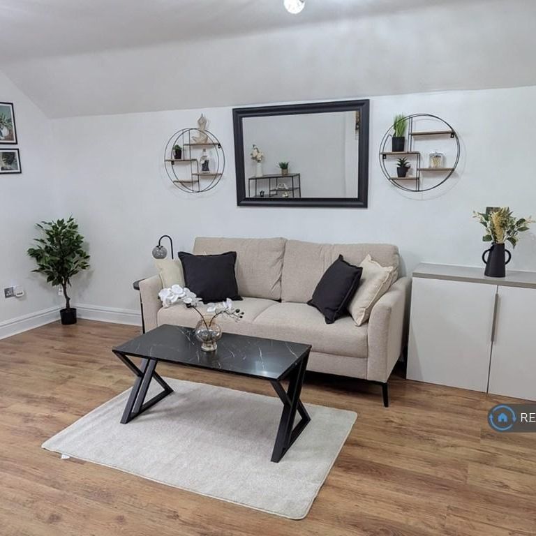 2 bedroom penthouse to rent - Photo 1