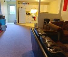 10 min walk to UVIC-2 bedroom suite - Photo 3