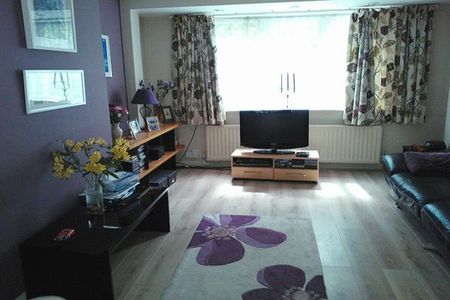 3 bedroom semi-detached house to rent - Photo 5