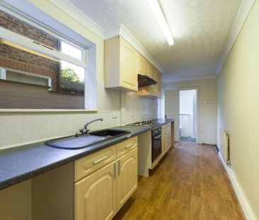 2 bedroom semi-detached house to rent - Photo 2