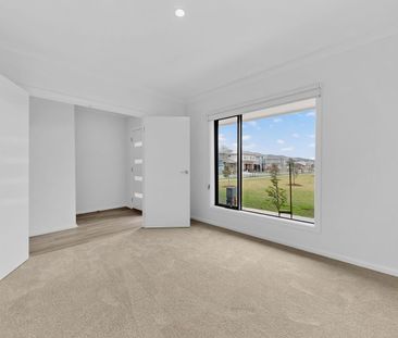4 Jandakot Walk, Point Cook, Vic 3030 - Photo 1