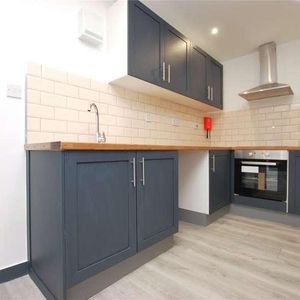 Raymond Crescent, Guildford, Surrey, GU2 - Photo 2