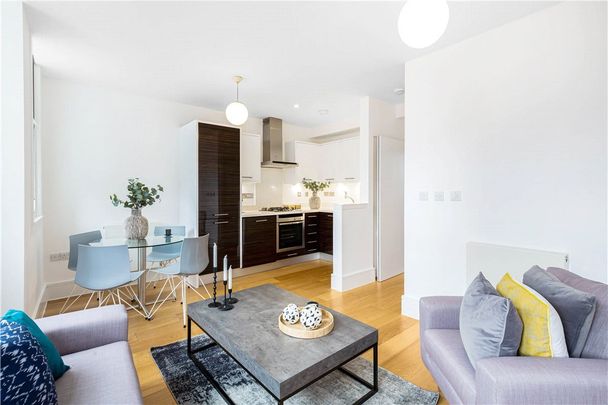 A one bedroom flat situated moments from Marylebone High Street and a short walk to Bond Street and Baker Street tube stations. - Photo 1