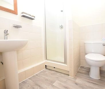 3 bedroom apartment to rent - Photo 2