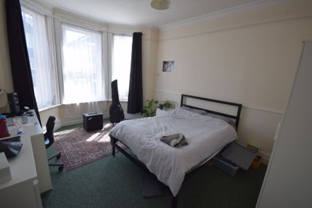 6 Bedroom House To Rent in Charminster - £2,640 pcm Tenancy Info - Photo 5