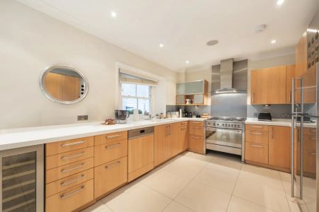 3 bedroom house in London - Photo 4