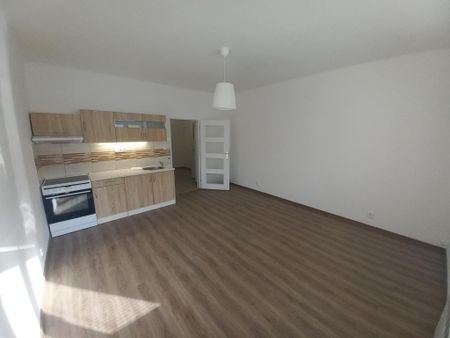 Pronájem bytu 1+kk 30 m2 - Fotografie 4