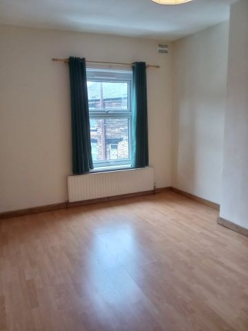 1 Bed Terraced House, Gillroyd Parade, LS27 - Photo 2