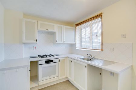 A 2 Bedroom House - Mid Terrace in Up Hatherley GL51 3WH - Photo 3