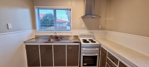 Newly refurbished unit. - Photo 1