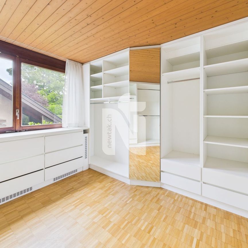 Freistehendes 6.5-Zimmer-Einfamilienhaus auf vier Etagen mit grossem Garten, Garage und Wellnessbereich in ruhiger, exklusiver Lage auf dem Bruderholz - Photo 1