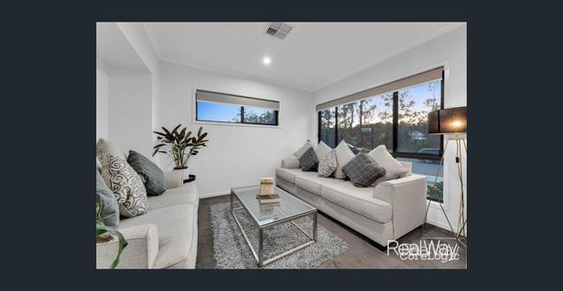 Spacious Family home in Prime Location - BREAK LEASE Price Increase from Feb 2026 to $760 PerWeek - Photo 1